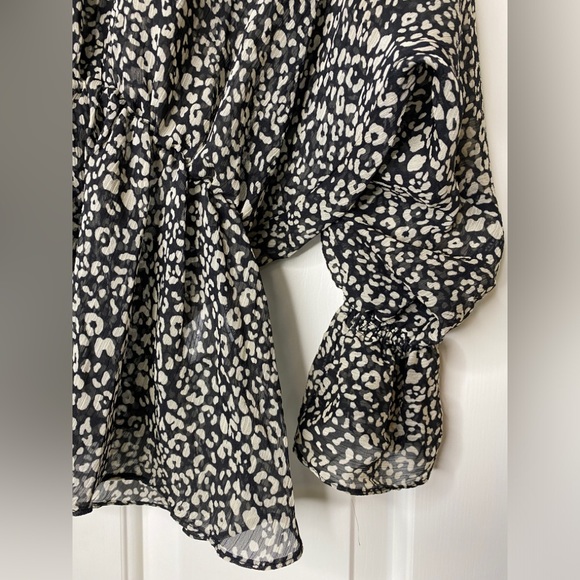 Grade & Gather Leopard Print Blouse. Size: SM - Picture 5 of 7